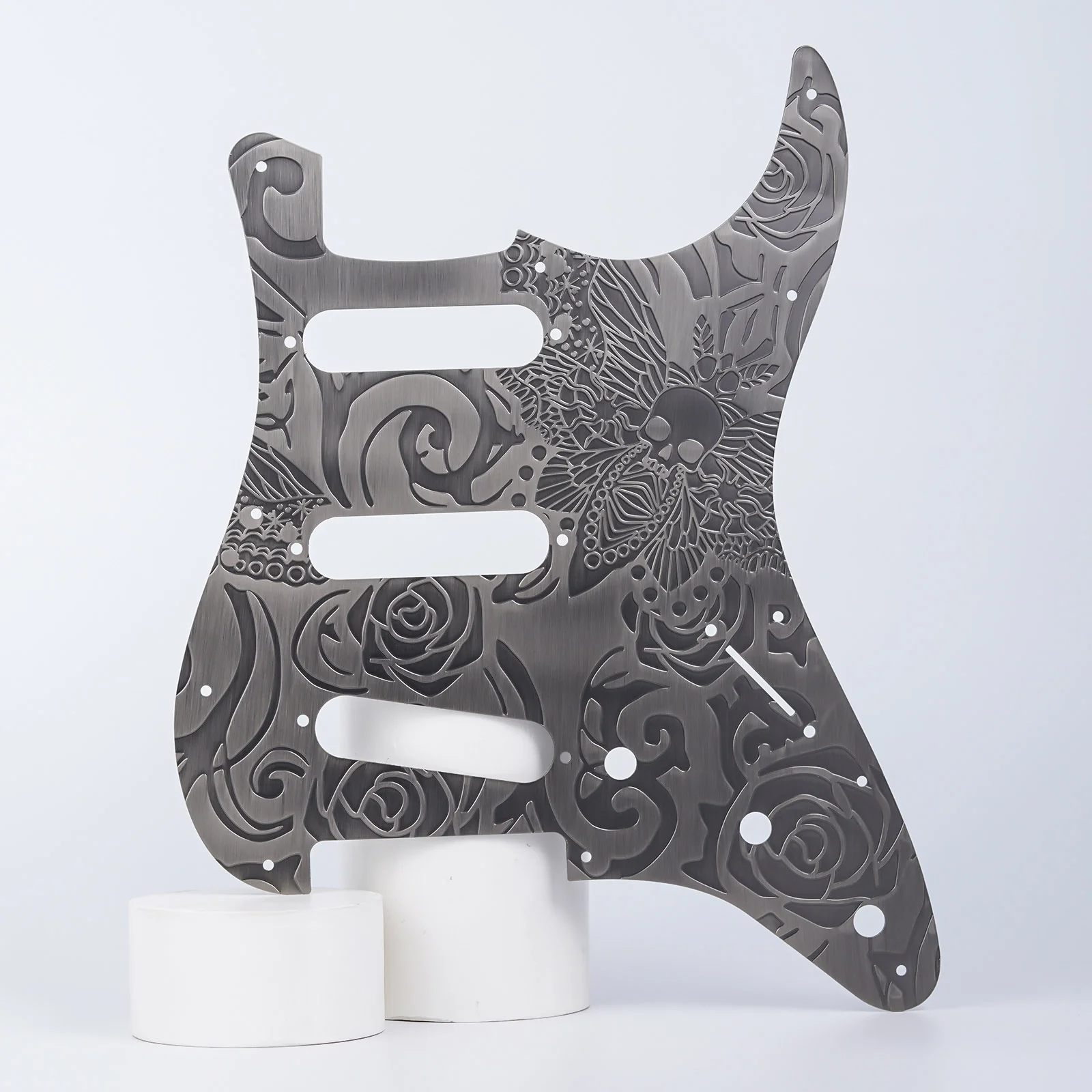 Guyker PG001 11-hole Modern-style S/S/S Brass Pickguard for FD Stratocaster - Image 3