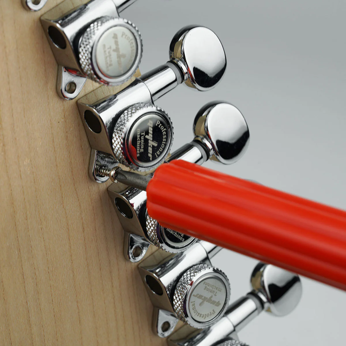 Guyker 4-in-1 Guitar String Winder Tool with Peg Winder, Screwdriver, Socket Wrench & Bridge Pin Puller - Image 10