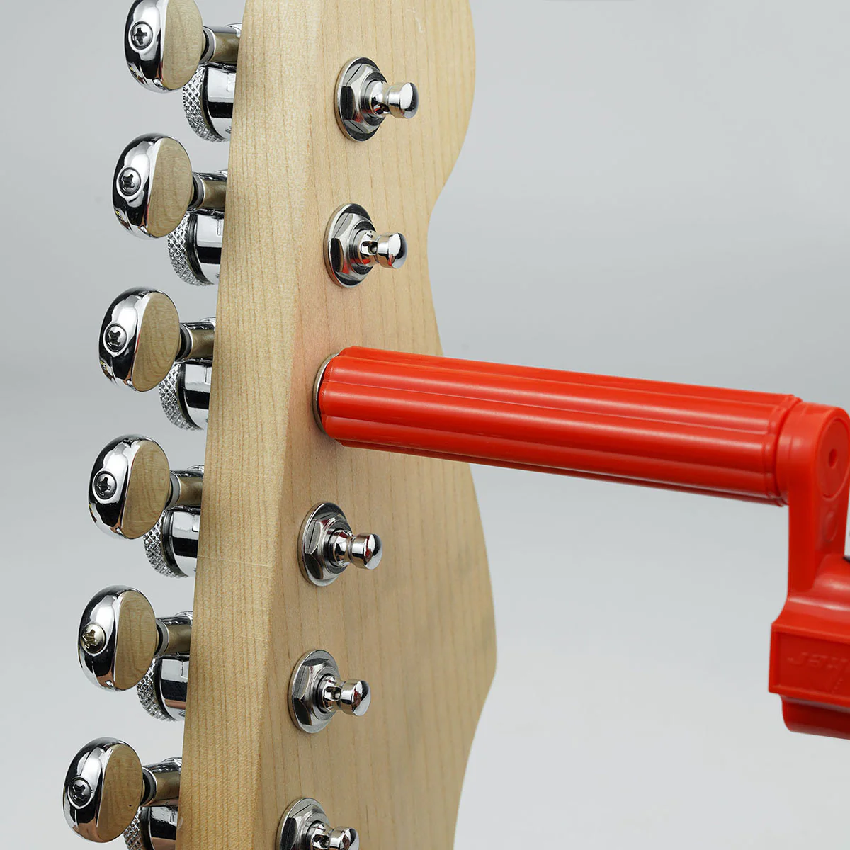 Guyker 4-in-1 Guitar String Winder Tool with Peg Winder, Screwdriver, Socket Wrench & Bridge Pin Puller - Image 9
