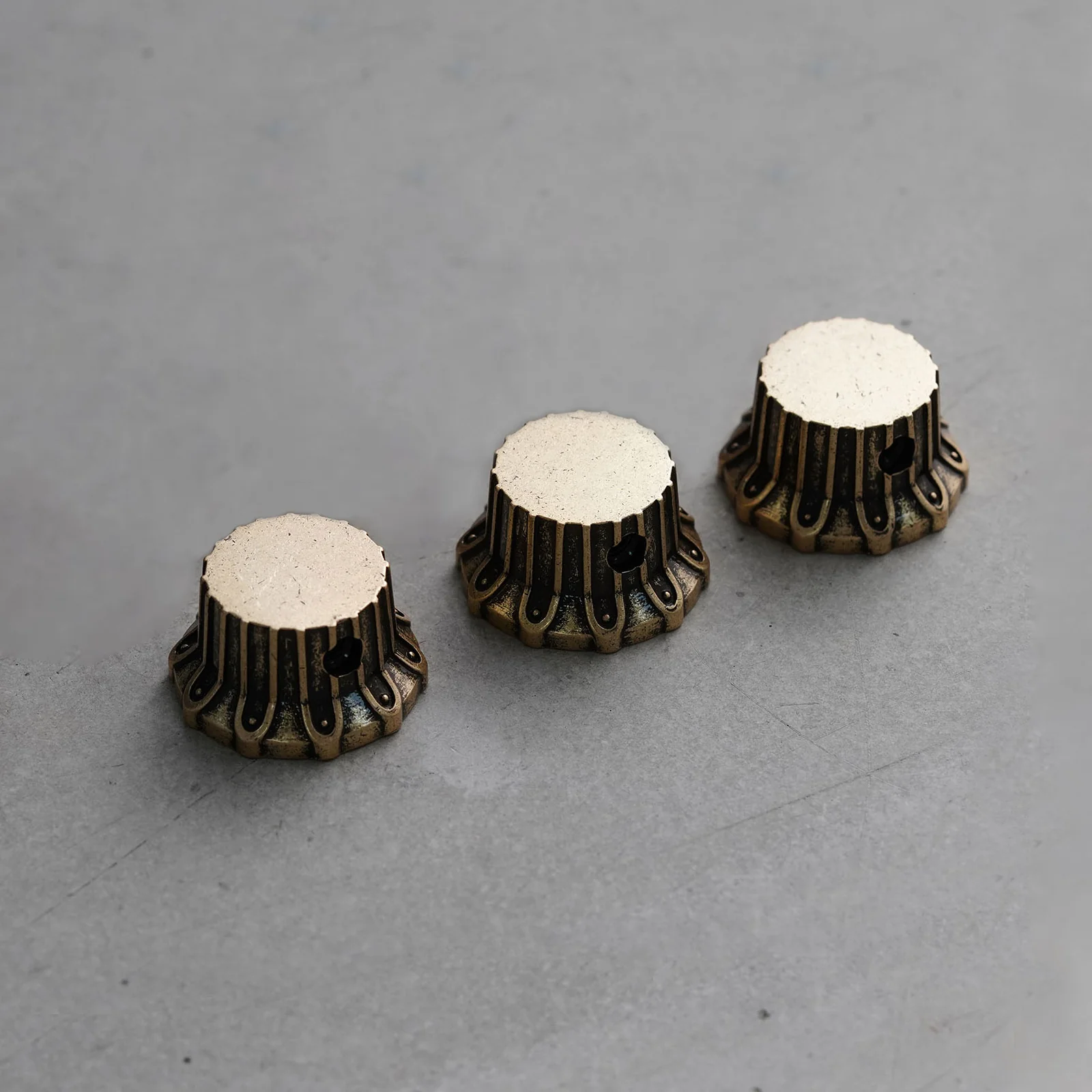 Guyker NKB-002 Potentiometer Knob Set Gold Bronze Black Diameter 6MM - Image 15