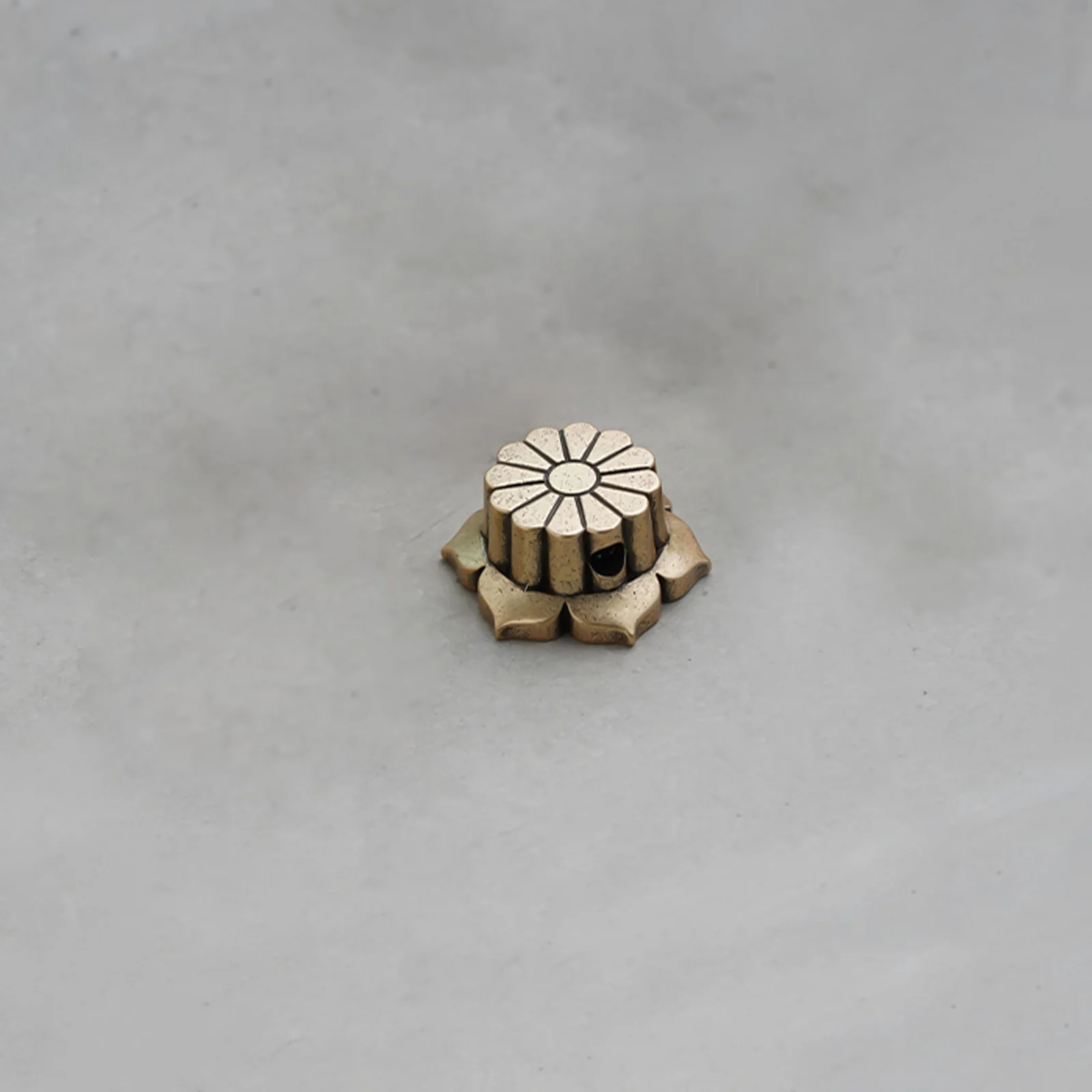 Guyker NKB-006 Potentiometer Knob Flower Style Set Gold Bronze Diameter 6MM - Image 8