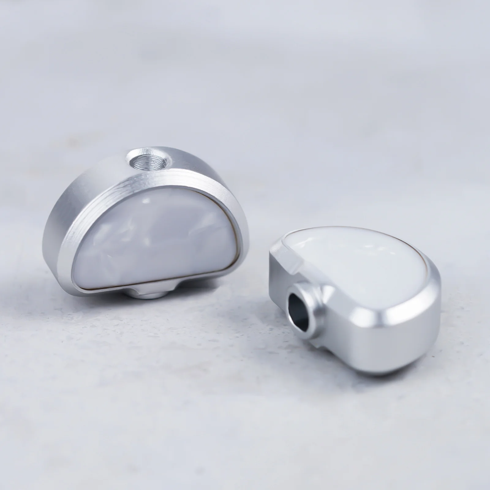 P04 Guyker White Shell Shape Tuner Buttons for 3R3L Tuners - Image 4