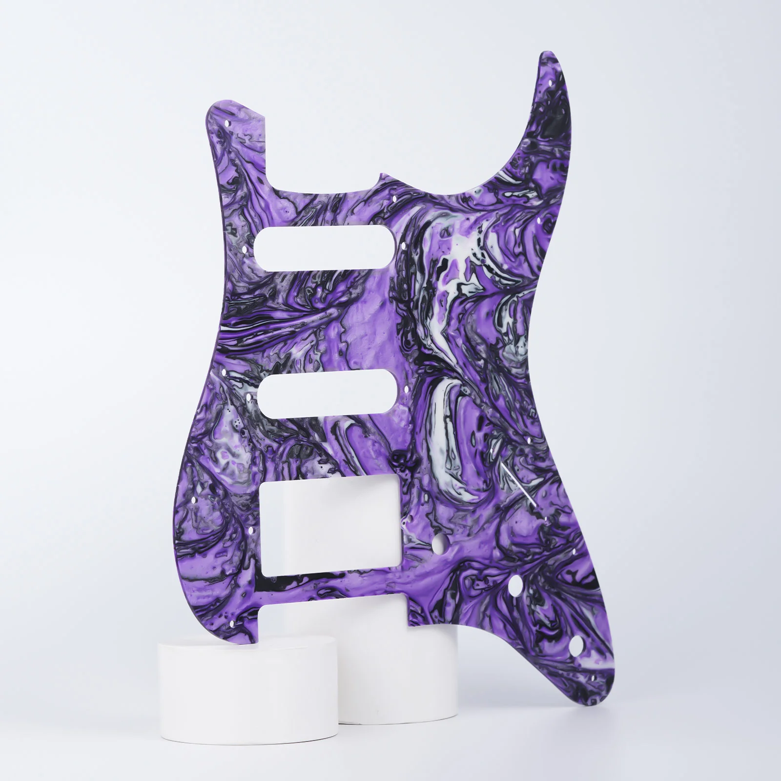 PG004 11-hole S/S/H Modern Resin Pickguard for Stratocaster® - Image 9